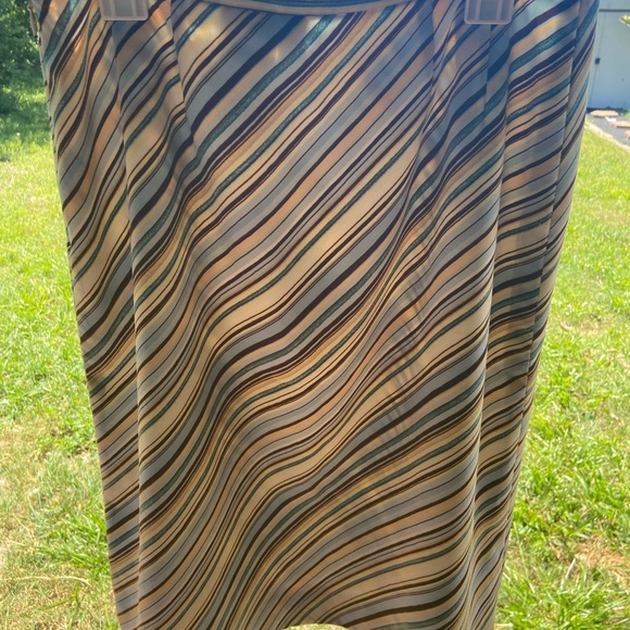 Le Suit skirt size 6P - Picture 3 of 4